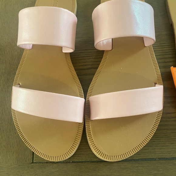 Women’s slides size 6. Pink pair has 2 straps and orange has 1 wide piece. - Picture 1 of 5